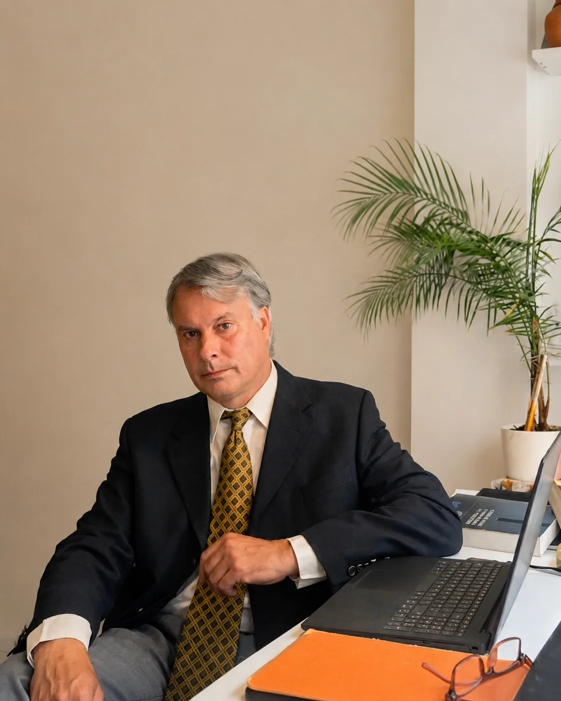 Dr. Hernán Benito
